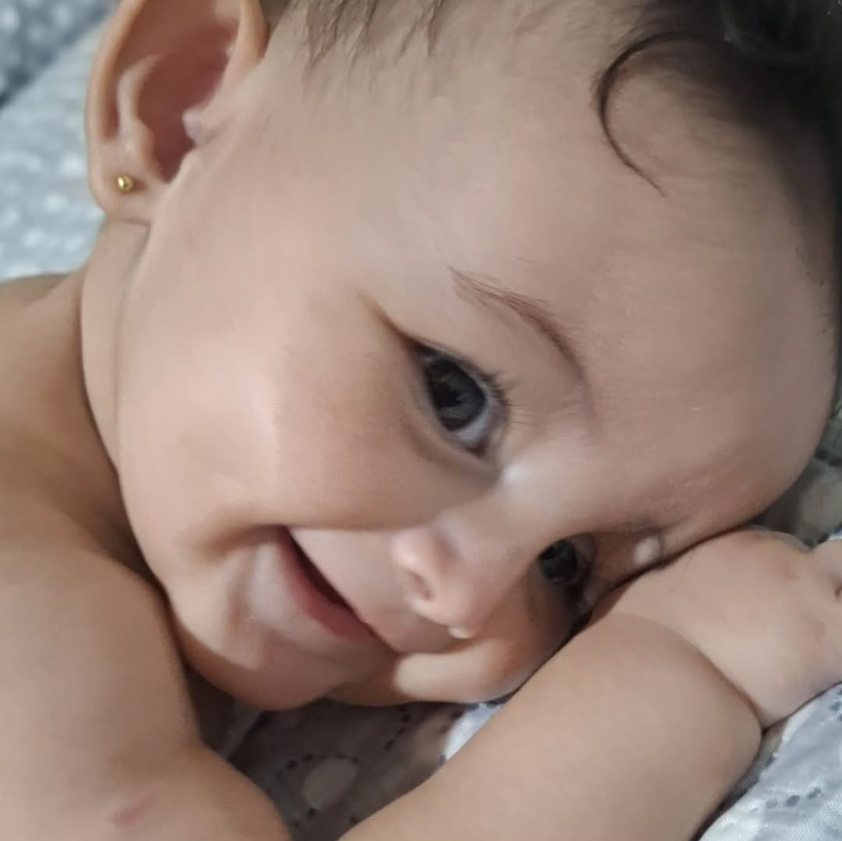 Bebê após furo humanizado